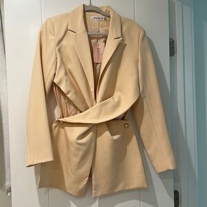 MISSGUIDED NWT blazer with gold detail buttons size US 6 Peach color